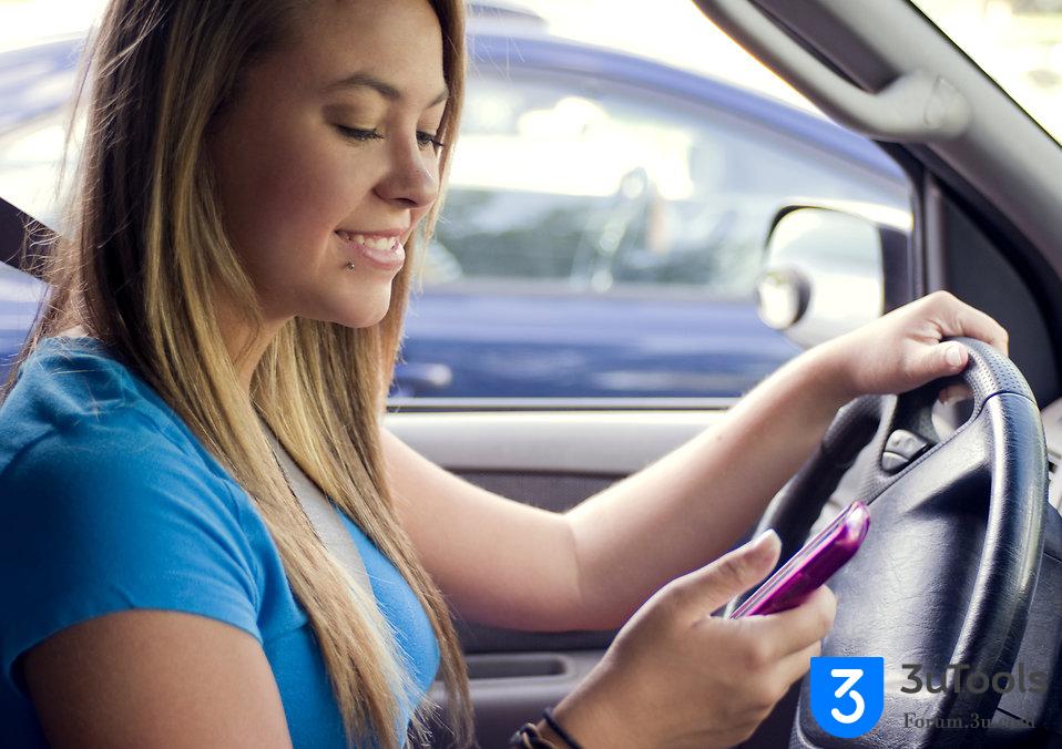 a-teen-girl-texting-while-driving.jpg